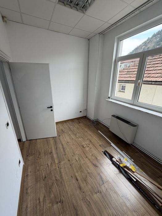 Inchiriere spatiu  Birouri/Cabinet Piatra Neamt  Centru Str Cuza Voda nr 1  et. 1/2