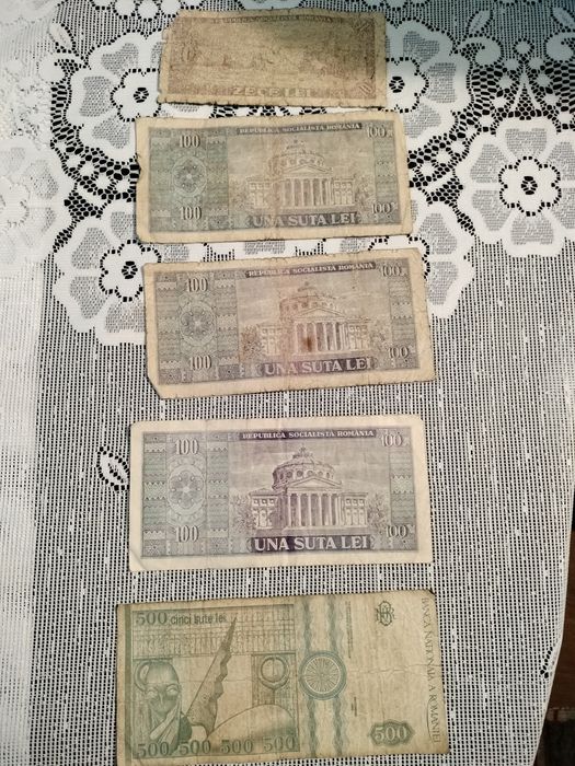 Bancnote vechi și monezi