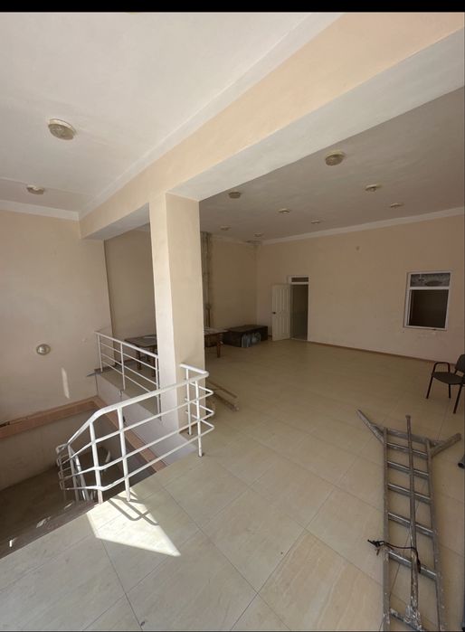 нотурар бино сотилади (магазин  офес кафе цех ) 3 метир йулгача масофа