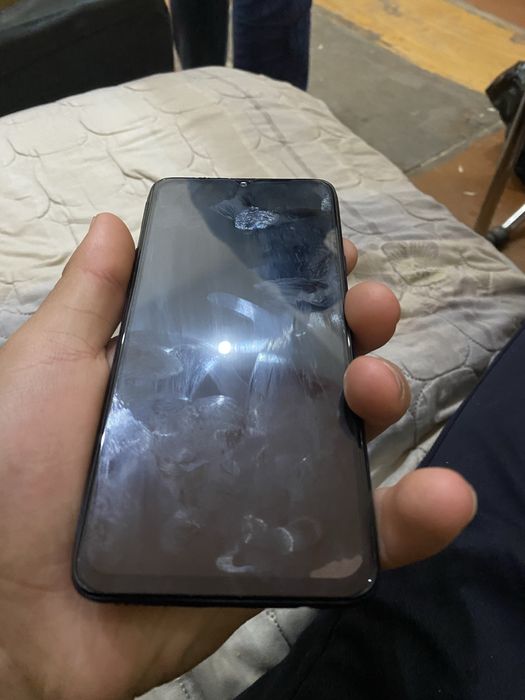 Samsung a20s holati yaxshi ...aybi yôq narxi 600min sôm yana kelishamz