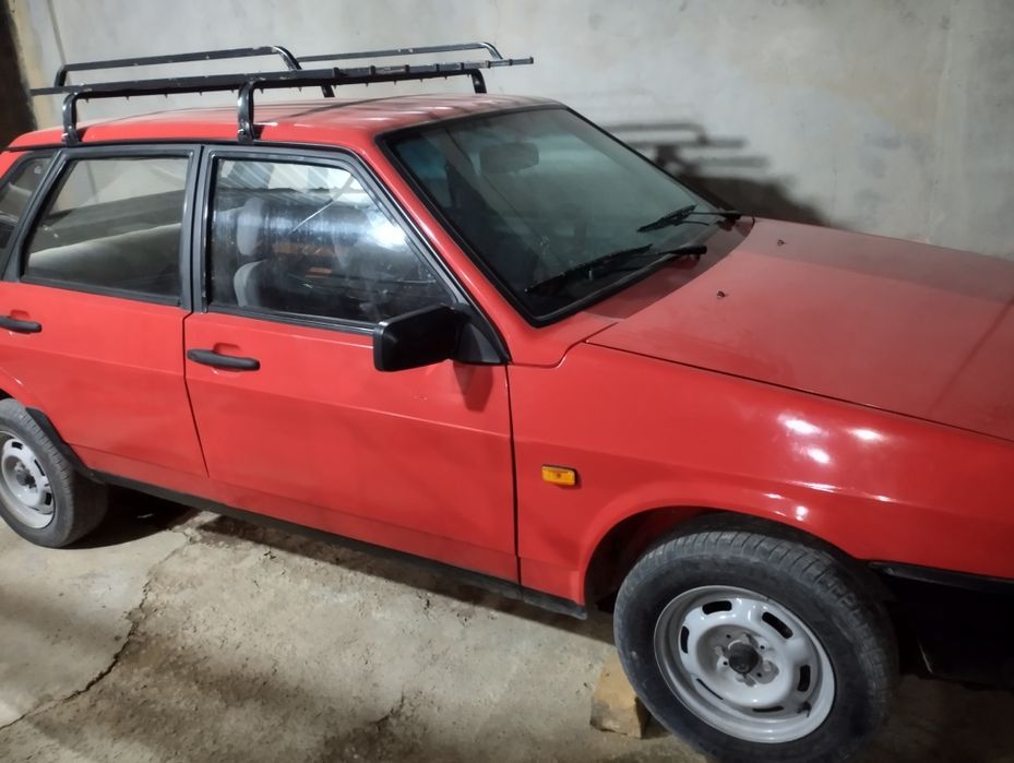 Lada Samara qizil