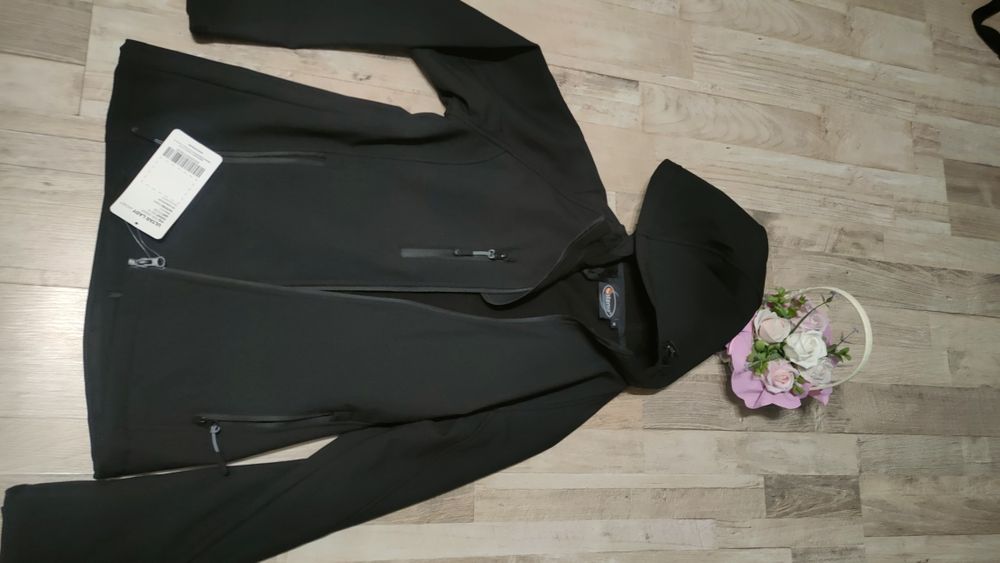 Страхотно яке - спортно, ветровка