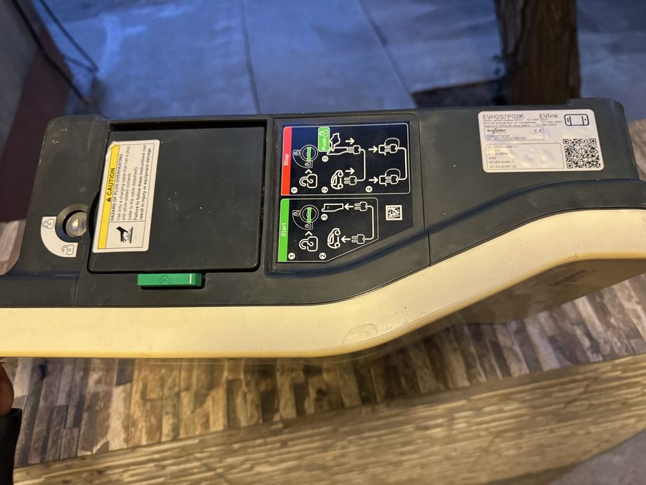Statie incarcare masina electrica 7.4kW EVlink Wallbox EVH2S7P02K