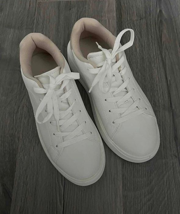 Pantofi sport versatili