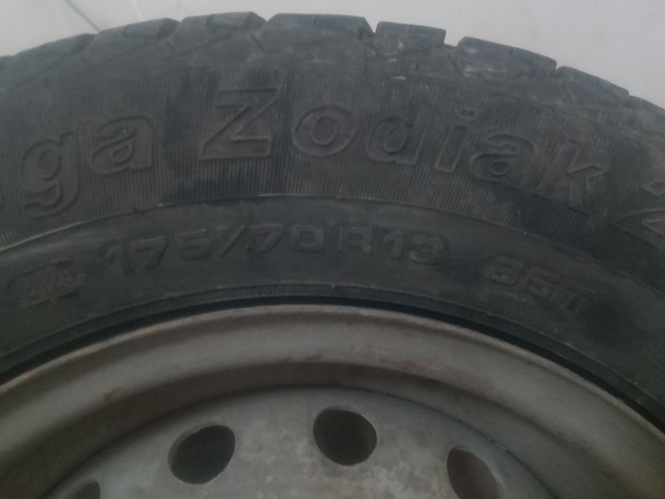 Шины с дисками продам.