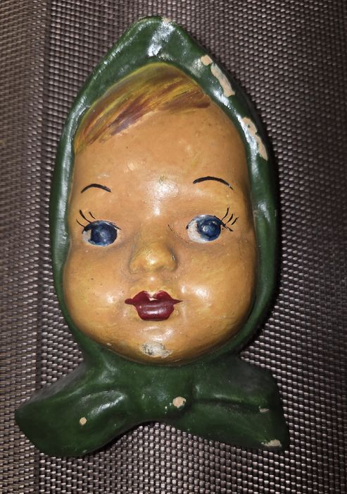 Statueta veche din ipsos pentru perete