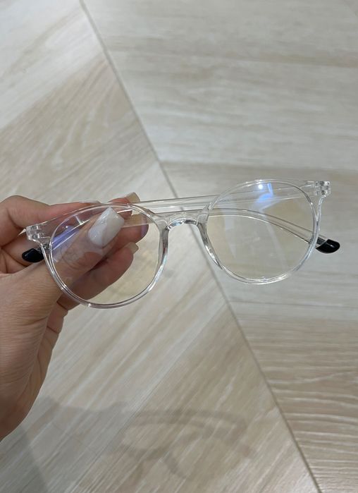 Очки с прозрачной оправой