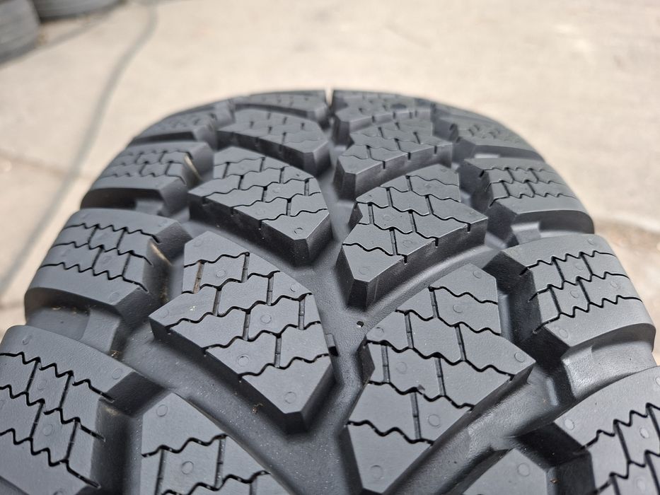 1бр. Нова 225/70/15C Petlas Full Grip PT 935
