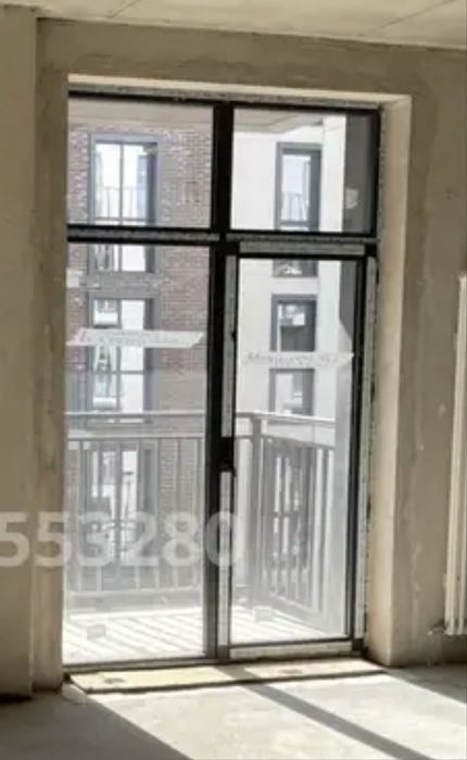 Витражное металлическое окно с дверью