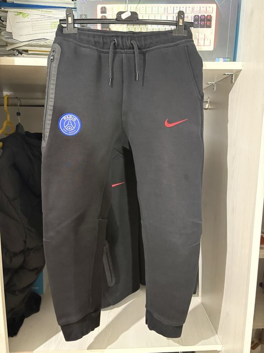 Nike tech psg putin folosit