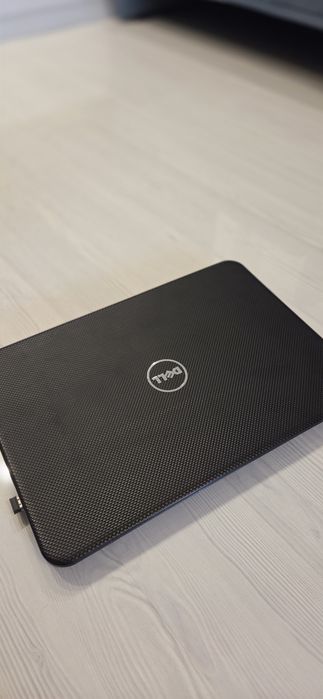 Laptop Dell-intel i3, placa video dedicata , Windows  10.