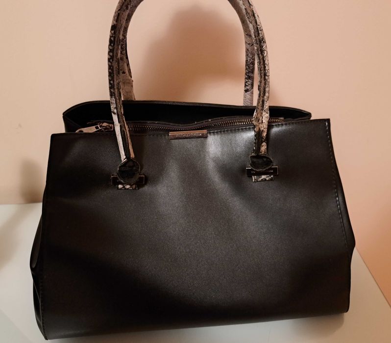 Дамска черна чанта