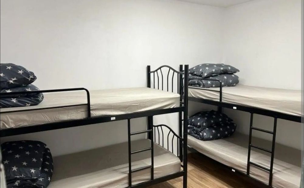 Cazare muncitori | Curte, bucătărie, transport