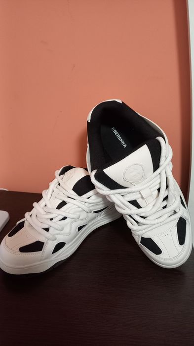 Маратонки Bershka в скейтър стил