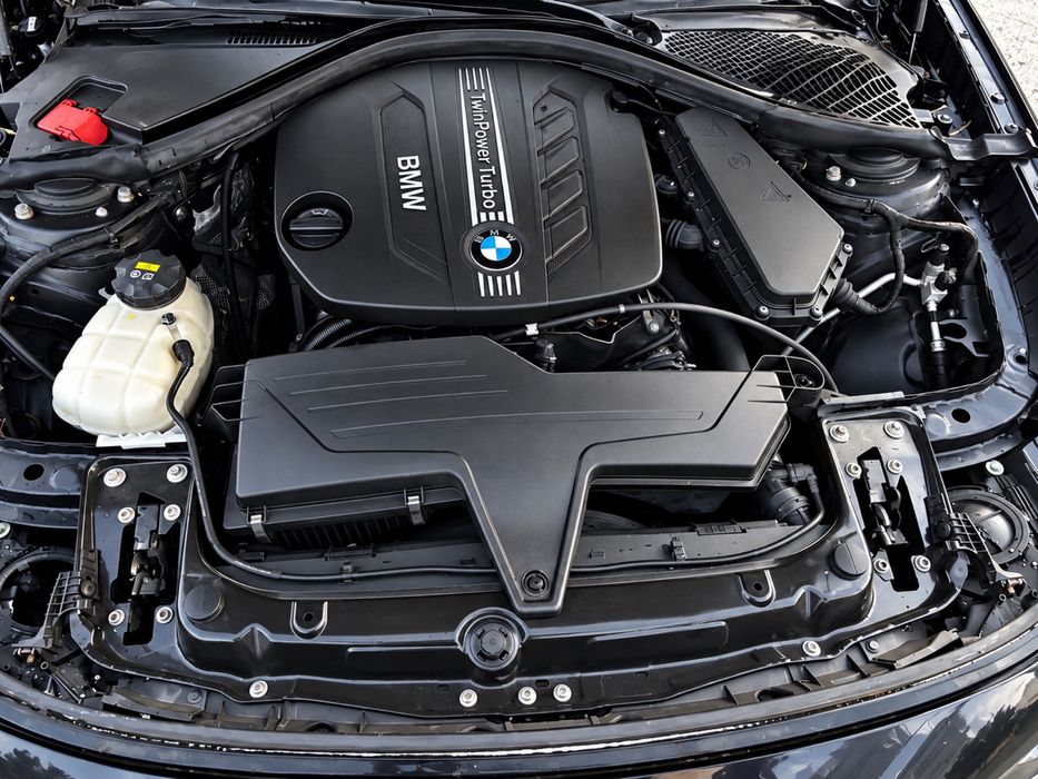Dezmembrez BMW 320d GT F34 Luxury Line,Navi,manual, jante 18,suspensie M adaptiva,oglinzi cu rabatare electrica Culoare Black-Sapphire METALLIC (475)