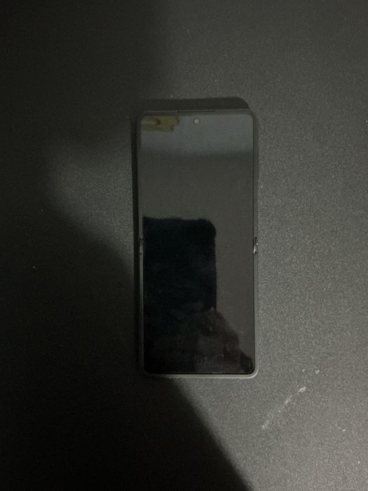 Vând sau schimb Samsung Z Flip 7