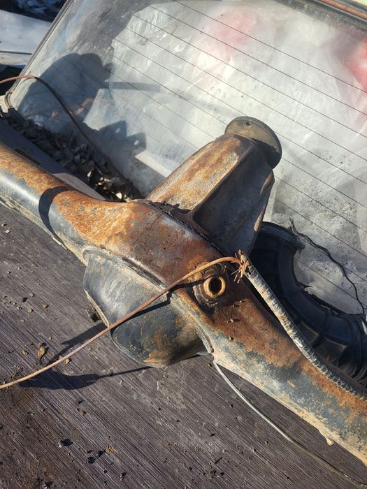 Задняя балка Шевроле Нива