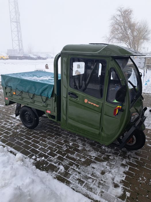 Vand triciclu electric ca nou