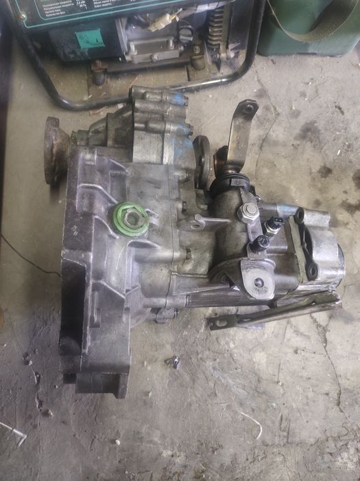 Мкпп гольф 3 бу. в отличном состоянии