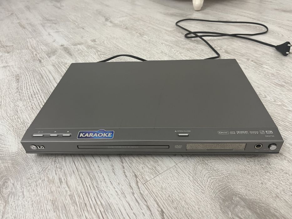 Видемагнитофон  б/у  2000тг