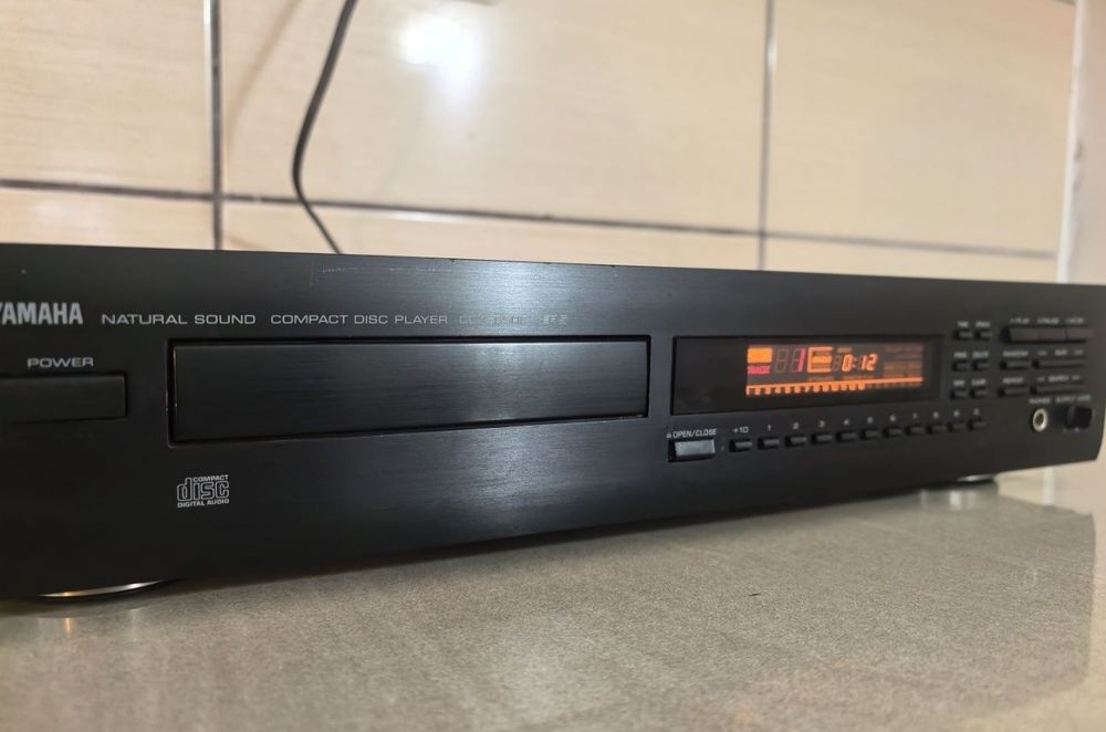 CD player Yamaha CDX 550E