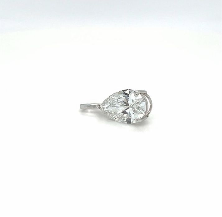 Pandantiv aur alb de 14K, diamant 2,02 ct (formă pară), certificat IGI,  culoare F și claritate VVS2