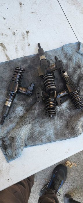 Injector 2.0 tdi  Volkswagen VW Passat B6 / Audi / Seat - cod 03G130073T - pret per bucata