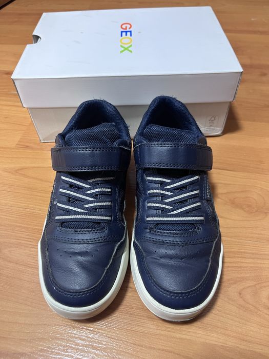Продам кроссы Geox для мальчика