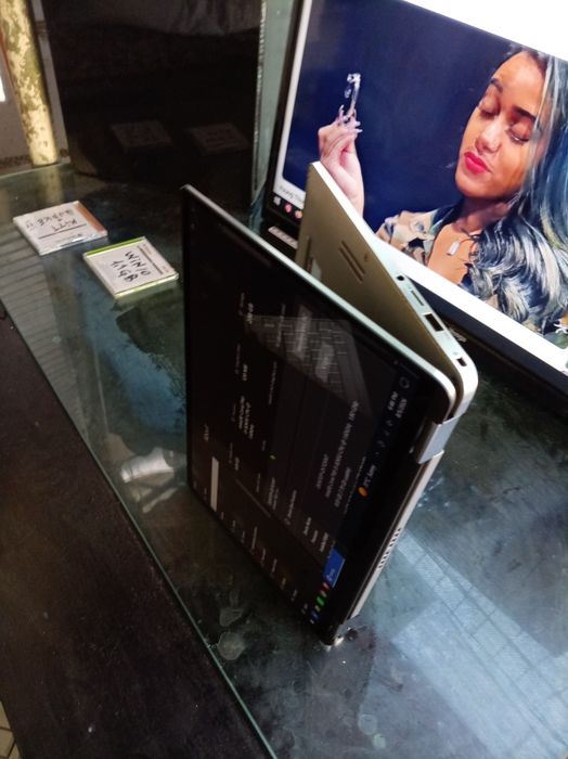 Dell Latitude 7400 2in 1  tableta si laptop