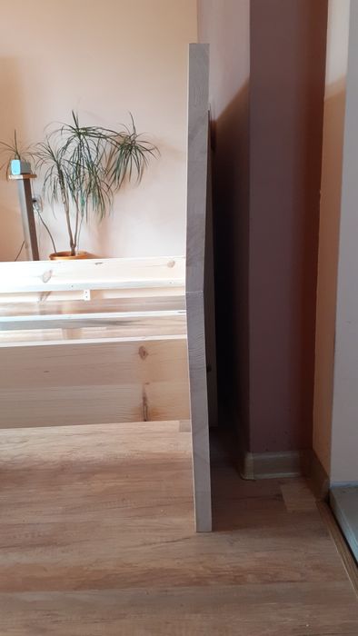 Продавам двуетажни легла