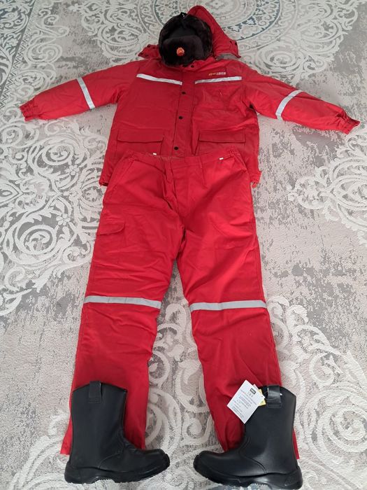 Продам зимнюю спец..одежду