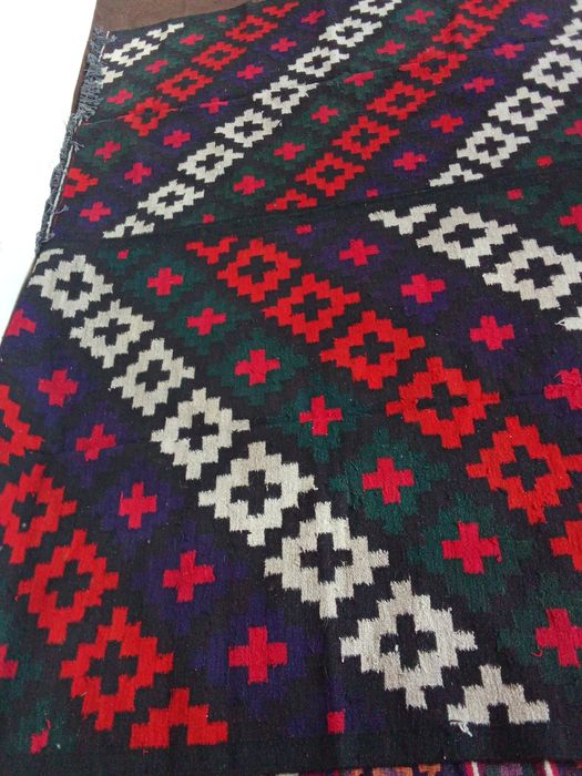 Qulda toʻqilgan uyingiz chiroy beradigan ajoyib gilamlar