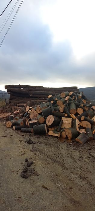 Aducem la comandă lemne de foc