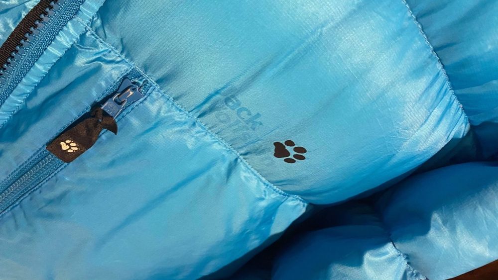 geaca iarna puf down jack wolfskin L model nou