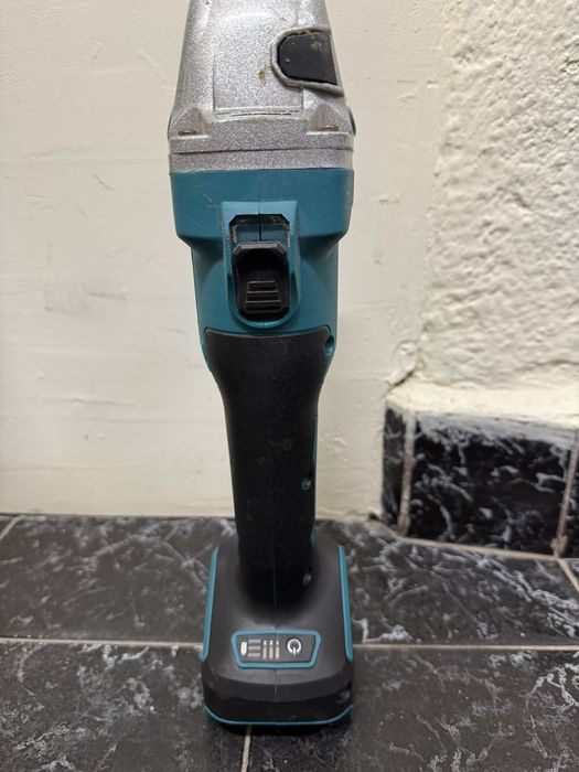 Акумулаторен ъглошлайф Makita DGA 404