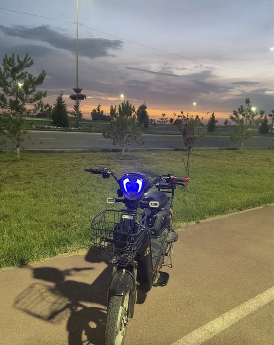 Продам электро скутер 777