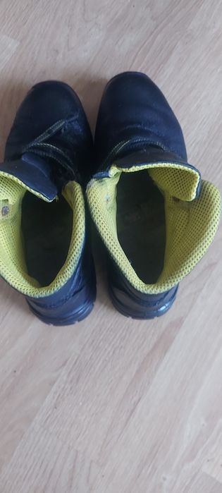 Vind bocanci cu protectie