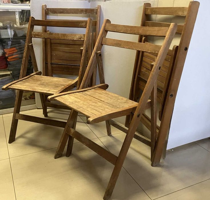 Стари сгъваеми дървени столове - 4 бр.