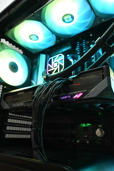 PC Gaming RX 9070 XT, 9800x3D, 32gb, ssd 2Tb