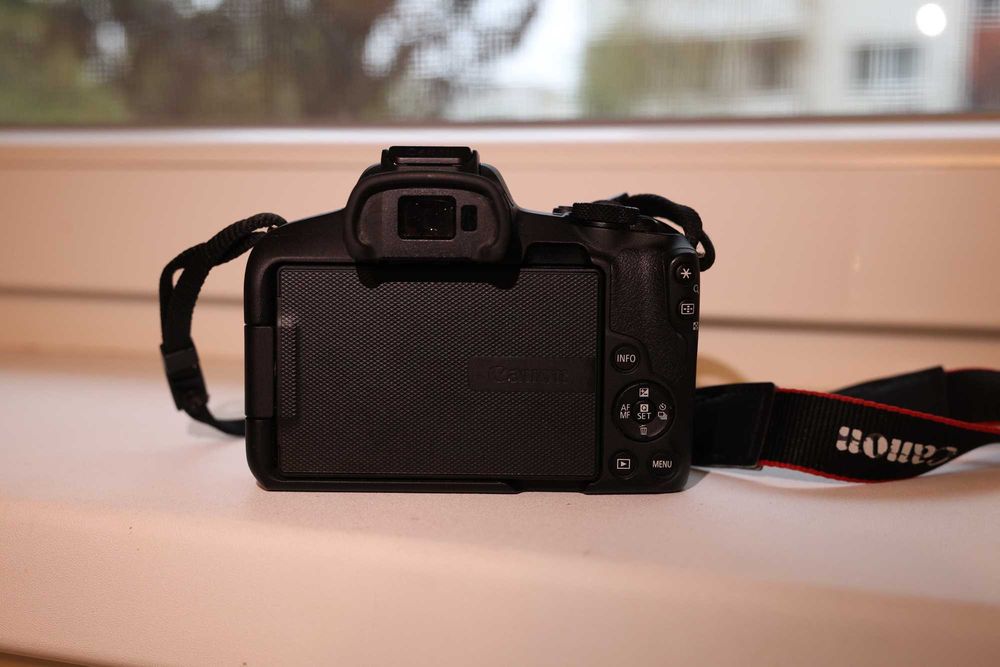 Canon EOS R50 + 4 obiective RF/RF-S – pachet complet, stare foarte bună