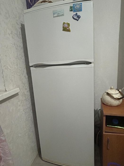 Холодильник 2камерный  Б/У .Атлант . Морозит отлично