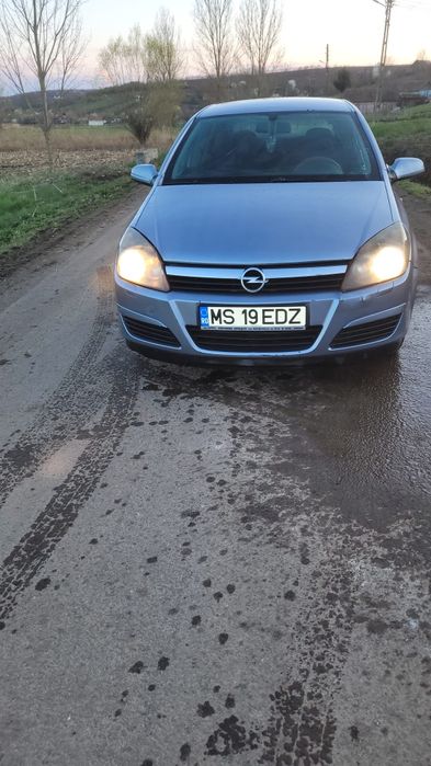 De vanzare Opel astra h an 2005 .