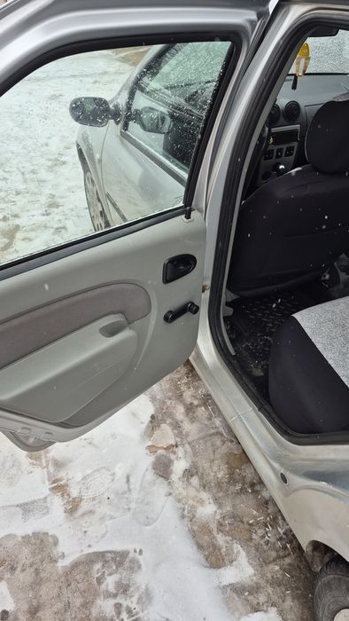 Vând Dacia Logan 1.4