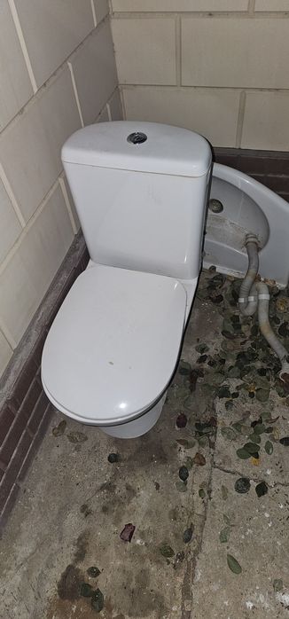 Продается туалет, с раковиной