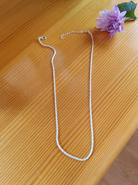 Нови бижута по три лева, обеци, колиета