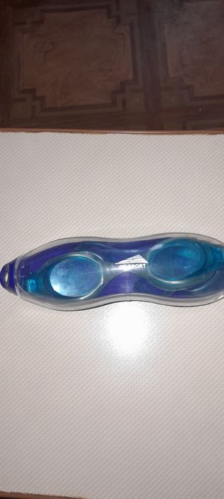 Продам очки для плавания.
