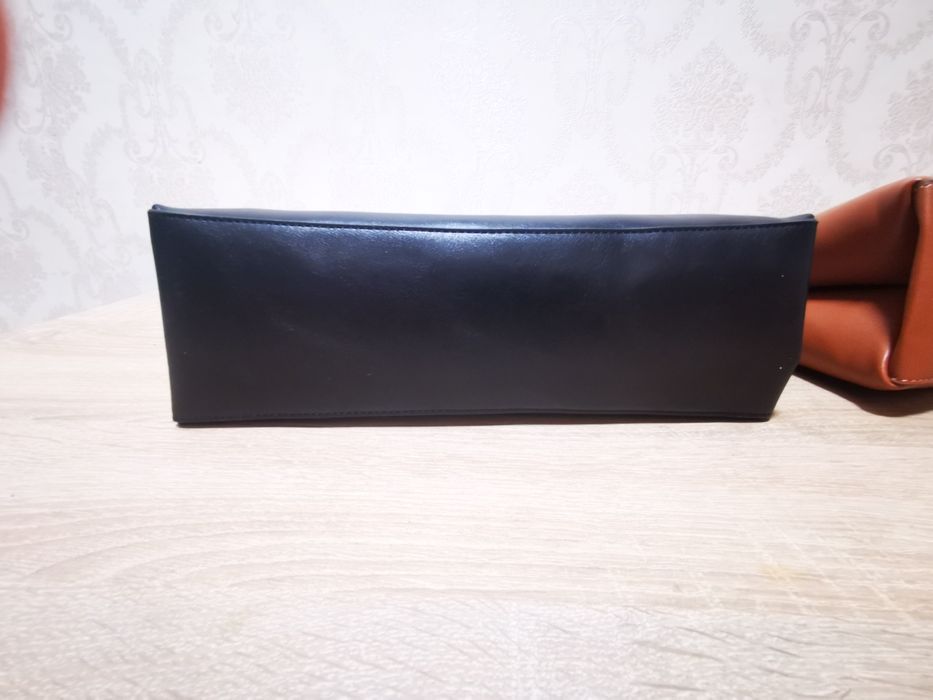 Poșete Mango, noi cu etichetă