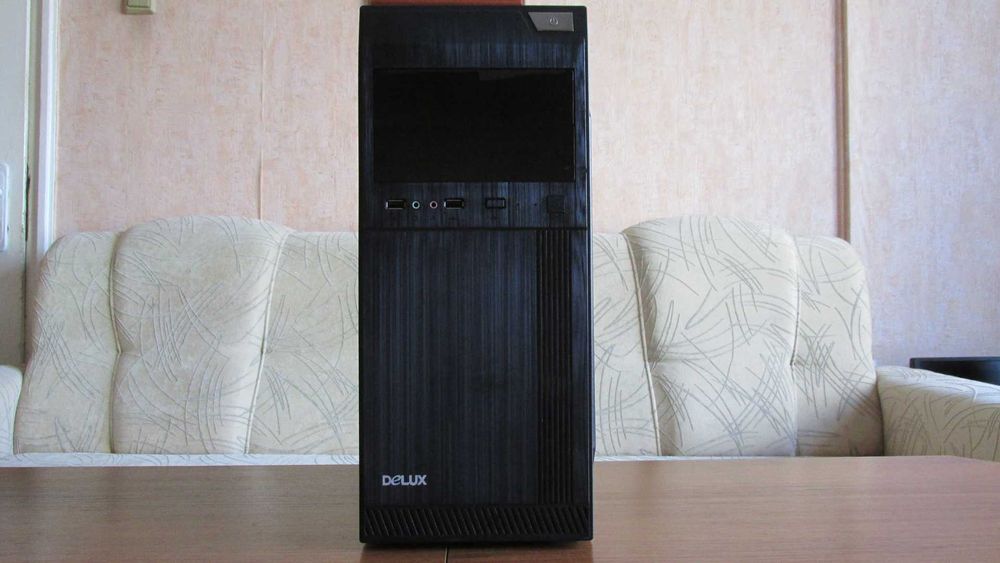 Четириядрен компютър с Intel i5 и Windows 11