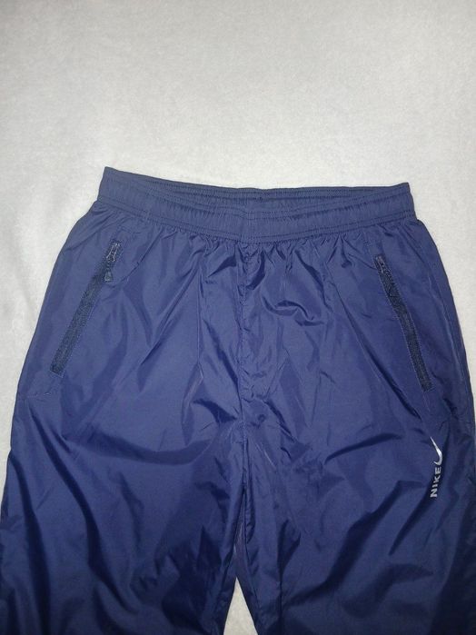 Лёгкие спортивные штаны от бренда Nike