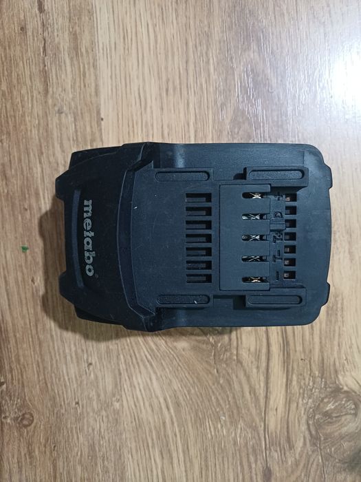 Baterie Metabo 18v  4A  cu celule noi

#11